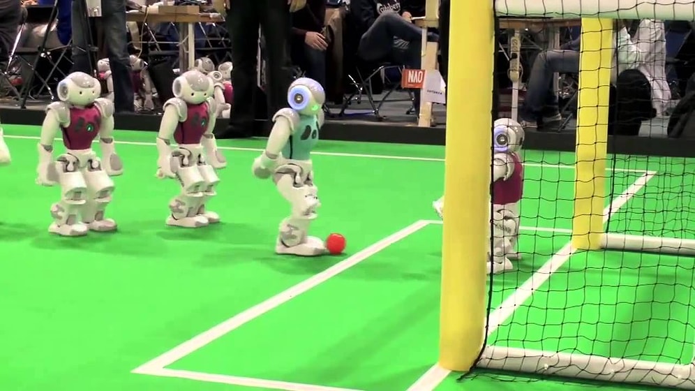 İnsanlara Rakip Olabilirler mi? Futbolcu Robotlar Hünerlerini Sergiledi!