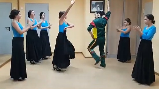 İspanyollar 'Erik Dalı ve Çok Sevdim Yalan Oldu'da Dans Etti: Flamenko Ekibinden Muhteşem Koreografi!