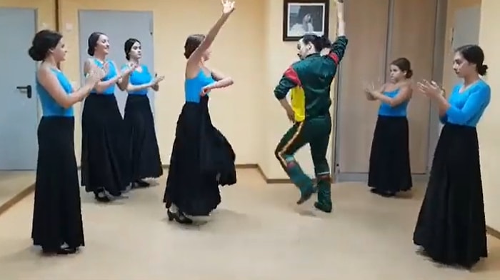 İspanyollar 'Erik Dalı ve Çok Sevdim Yalan Oldu'da Dans Etti: Flamenko Ekibinden Muhteşem Koreografi!