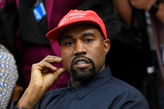 Geçtiğimiz yıl Kanye, 'Amerika'yı Yeniden Harika Yap' şapkası taktığında ve Oval Ofis'te Başkan Trump'ı ziyaret ettiğinde, Cumhuriyetçilere olan bağlılığını tamamen göstermişti.