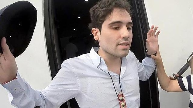 Ovidio, güçlü Sinaloa kartelinin lideri.2017 yılında babaları yakalanıp Amerika'ya suçlu iadesi yapılınca, Ovidio ve abisi Ivan, uyuşturucu çetesinin kontrolünü ellerine aldı.
