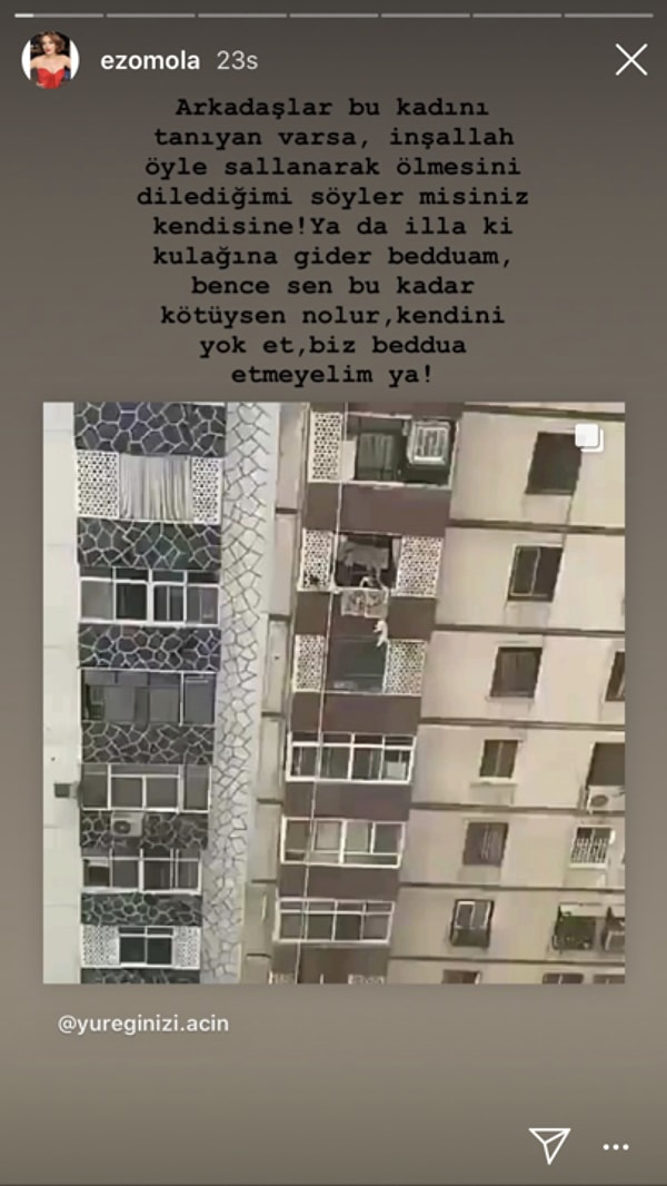 Ezgi Mola, bu görüntüler karşısında: "Arkadaşlar bu kadını tanıyan varsa, inşallah öyle sallanarak ölmesini dilediğimi söyler misiniz kendisine! Ya da illa ki kulağına gider bedduam, bence sen bu kadar kötüysen nolur, kendini yok et, biz beddua etmeyelim ya!" şeklinde çok sert bir tepki gösterdi.