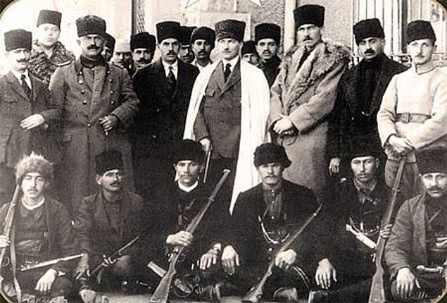 1919 yılının sonlarına doğru, İngiliz istihbaratının Mustafa Kemal ve milli mücadeleyi mercek altına almaya başladığı görülüyor.