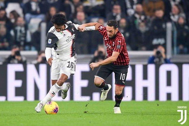 Hakan Çalhanoğlu'nun 90 dakika oynadığı maçta Juventus, Milan'ı Dybala'nın 77. dakikada attığı golle 1-0 mağlup etti.