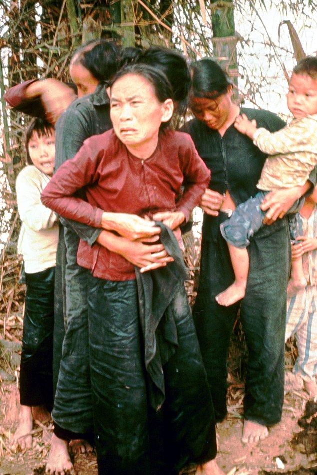 1969 - Amerikalı Pulitzer ödüllü araştırmacı gazeteci Seymour Hersh, My Lai Katliamı'nı ortaya çıkardı. Mart ayında ABD askerleri aralarında çocuk ve kadınların da olduğu 500'e yakın silahsız sivili katletmişti.