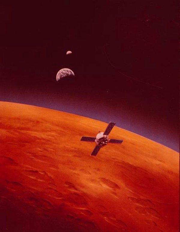 1971 - Mariner 9, Mars gezegenine ulaştı ve başka bir gezegenin yörüngesinde dönen ilk uzay aracı olma unvanını kazandı.