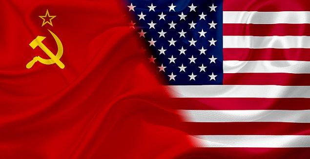 1933 - Amerika Birleşik Devletleri, Sovyetler Birliği ile ticari ve diplomatik ilişkiler kurmaya başladı.