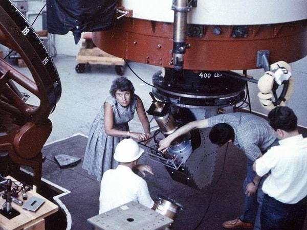 1964 senesinde Kaliforniya'daki Palomar Gözlemevi’nde 200 inç teleskobu kullanma izni alan ilk kadın oldu.