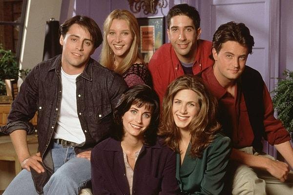 Geçtiğimiz günlerde People's Choice Awards'ta ikon ödülünü alan Jennifer Aniston'ın belirttiği gibi, Friends yayın yapan servisler sayesinde yeniden karşımıza çıkıyor.
