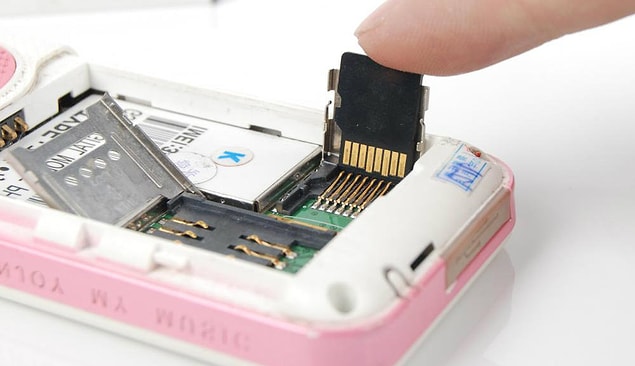 Ve son olarak, yeni nesil akıllı telefonların bataryaları çıkartılamıyor ancak telefonunuz temizlikten önce mutlaka kapalı durumda olsun!