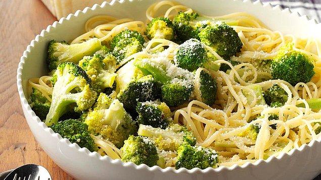 Kremalı Brokolili Makarna için gerekli malzemeler: