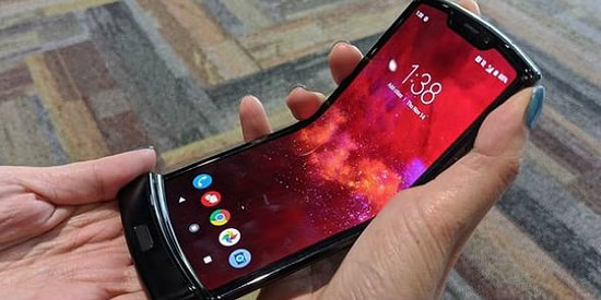 Kapaklı Telefonlar Geri mi Geliyor? Efsane Telefon Motorola Razr'ın Katlanabilir 2019 Modeli Tanıtıldı