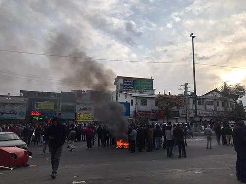 İran'da Neler Oluyor? Benzin Zammı Protestoları Ülke Geneline Yayıldı, Bir Kişi Hayatını Kaybetti