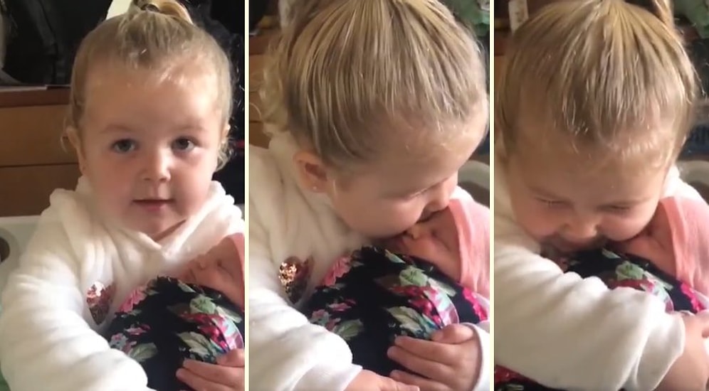 Yeni Doğan Kardeşi ile İlk Defa Tanışan Ufaklığın Kalplerinizi Eritecek Görüntüleri!