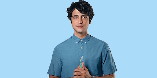 Оказавшись в кругу творческих людей, Олмез попал и в труппу муниципального театра Бакыркей, с головой окунулся в репетиции, а с полученным опытом через некоторое время легко поступил в Консерваторию Стамбульского государственного университета. Тогда и началась его карьера.