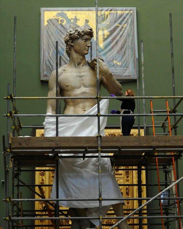 13. Michelangelo’nun 1501'de başlayıp tam 3 yılda bitirdiği Davut Heykeli'nin bu boyutlarda olduğunu biliyor muydunuz?
