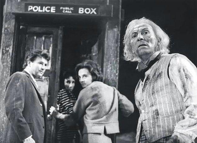 1963 - BBC Televizyonu, Dünyanın en uzun süre yayınlanan bilim kurgu televizyon dizisi olan, Doctor Who'nun ilk bölümünü yayına verdi.