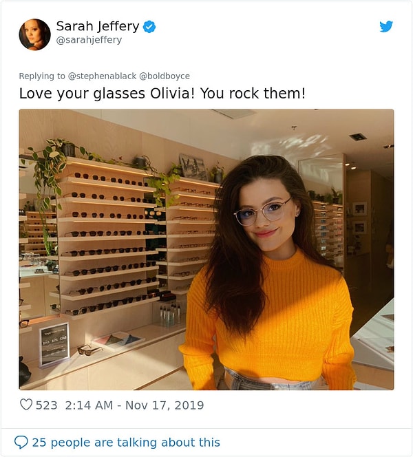 18. "Gözlüklerini sev Olivia!"