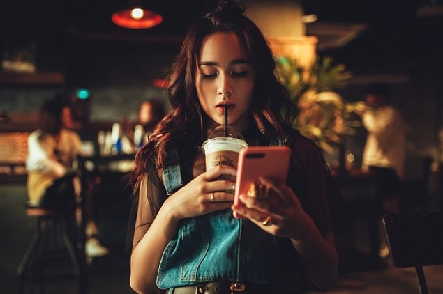 5. "Sadece kendisinin fotoğraflarının olması ve bunlardan birinin kendi telefon ekranında bulunması..."