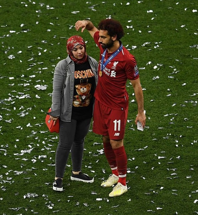 2012 yılında Salah Basel'e geçiyor ve tam 1 yıl sonra köyüne dönerek büyük aşkıyla evleniyorlar.