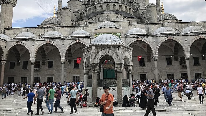 İstanbul'da Sabah Ezanına 'Mesai' Ayarı: Namaz, Ezandan Yarım Saat Sonra Kılınacak