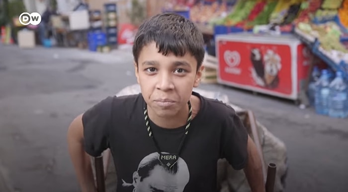 Babası Ölünce Çalışıp Annesine Bakmak Zorunda Olan 14 Yaşındaki Çocuk: Mesut Koşarsu