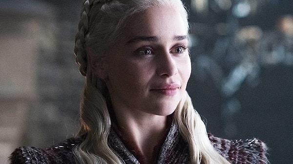Emilia Clarke, Game of Thrones'da canlandırdığı Daenerys Targaryen rolüyle karşımıza çıkmıştı.