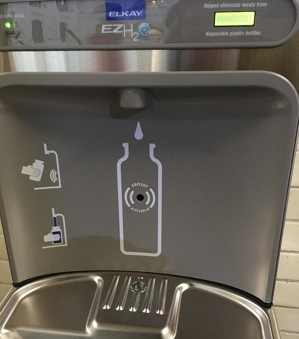 11. Kendi şişelerinize su doldurabileceğiniz bir makine.