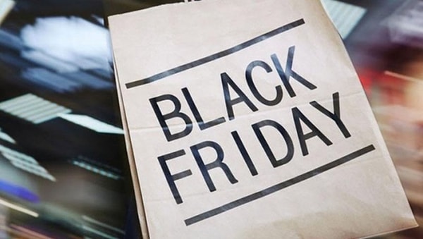 Çok büyük bir pazarlama taktiği olduğunu içten içe bilsek de çok seviyoruz Black Friday'i...