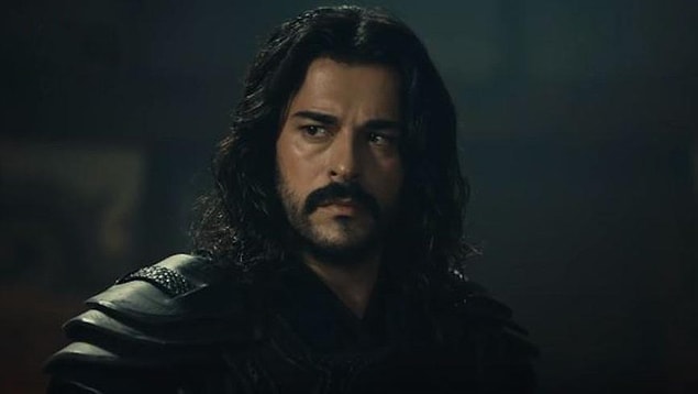 Burak Özçivit'in genel olarak dizideki performansı da eleştirildi. Hatta dizi için uygun olmadığını söyleyenler bile oldu.