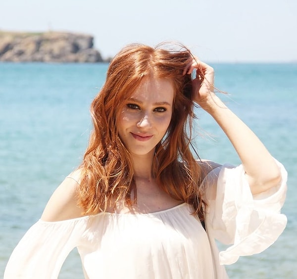 Эльчин, или Ельчин, по матери турчанка, по отцу — черкешенка. Родители расстались, когда Сангу была маленькой девочкой. Отец в воспитании дочки не участвовал. Мама Мюйессер замуж не вышла, посвятив себя заботам о ребёнке.