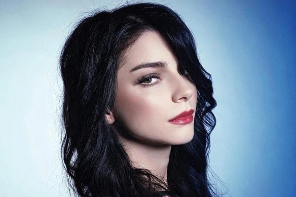 — Ее любимый актер Джонни Депп.