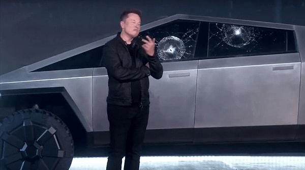 Elon Musk, uzun zamandır beklenen kamyonunu gözler önüne serdi. Aracın ismi de Cybertruck.