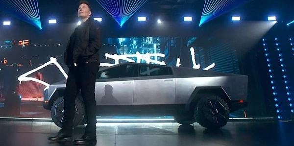 Her zaman bir şovmen olan Musk, sağlamlığını göstermek için kamyonu bir sınava tabi tuttu.