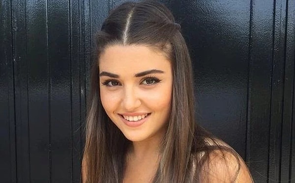 Личная жизнь Ханде Эрчел пестрит отношениями с молодыми людьми.