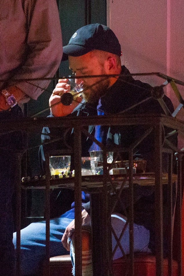 New Orleans'taki barda o anlara şahit olan insanlar, Justin Timberlake'in ayakta duramayacak kadar kötü olduğu söylüyorlar.