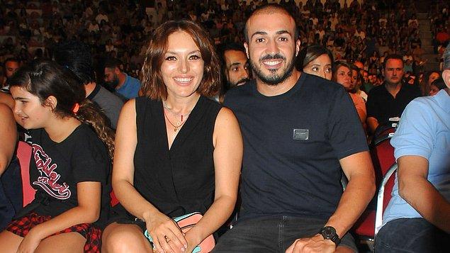 11. Ezgi Mola, sevgilisi Mustafa Aksakallı'yla 3 ay önce evlendiklerini söyledi!