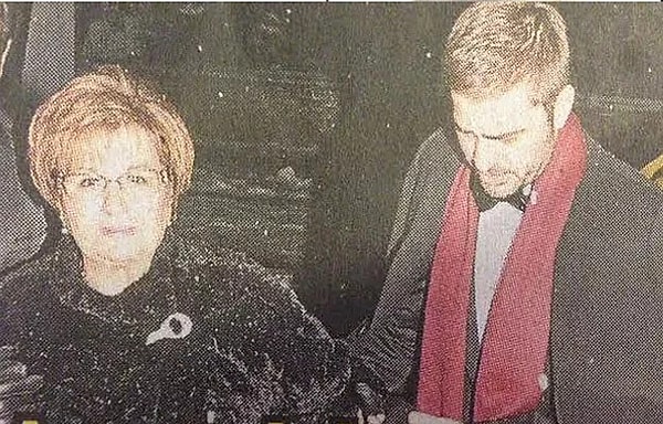 3. Энгин Алтан Дюзьятан с мамой.