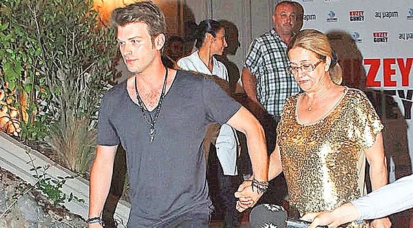 11. Кыванч Татлытуг с мамой Нуртен.