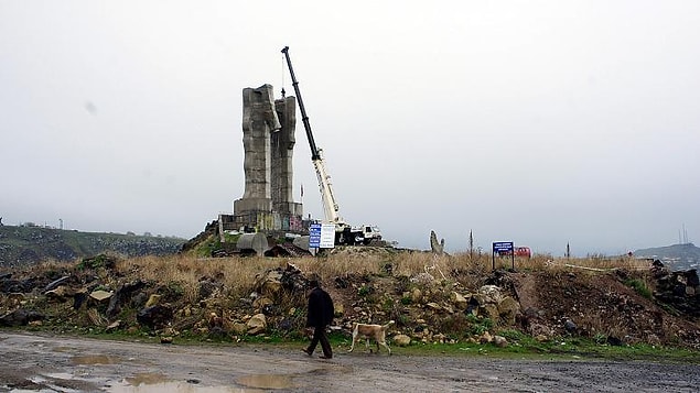"Anayasa'nın sanatsal ifade özgürlüğüne ilişkin hükümleri göz ardı edilmiştir"