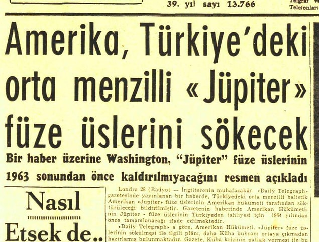 1962 - Amerika Birleşik Devletleri, Türkiye'deki orta menzilli Jüpiter füzelerini sökme kararı aldı.
