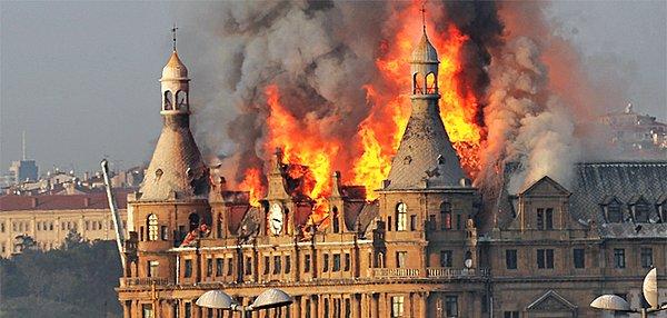 2010 - Haydarpaşa Garı'nın çatısında çıkan yangın sonucunda, çatısı ve 4. katı büyük zarar gördü.