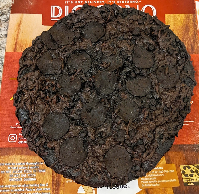 Pizzayı 8 saat fırında unutunca;