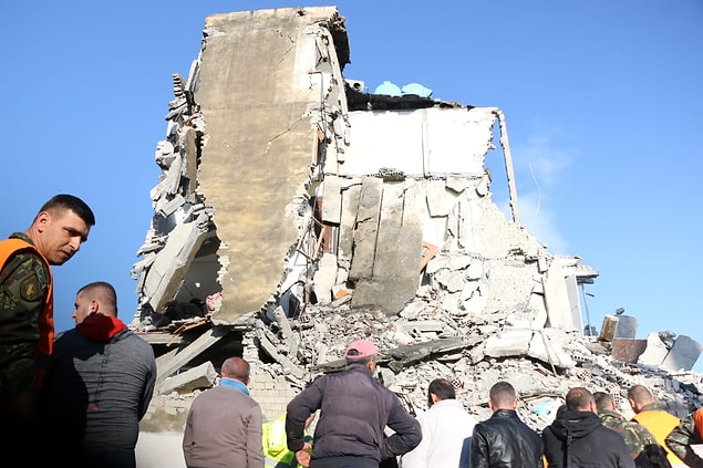 Arnavutluk'ta 21 Eylül'de meydana gelen 5,8 büyüklüğündeki depremde 132 kişi yaralanmış, 600'den fazla yapı zarar görmüştü.