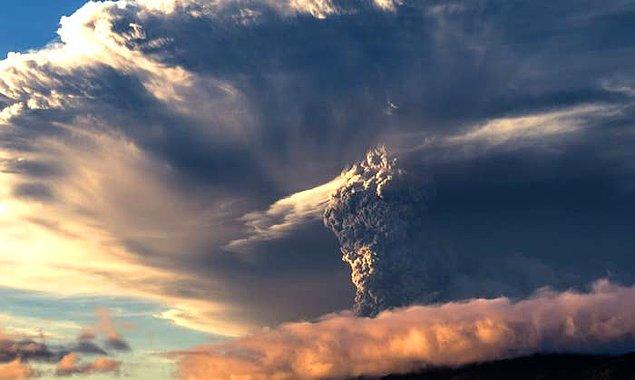 15. Kıta boyunca 200 yanardağ bulunur ve bu yanardağların bazıları 10 saniyede bir atom bombası gücüyle püskürür.