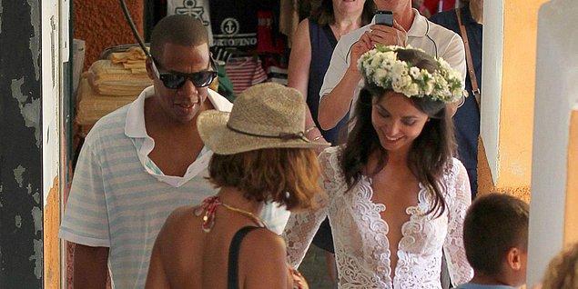 1. Beyoncé ve Jay-Z deniz kenarında yapılan bir düğüne denk geldiler.