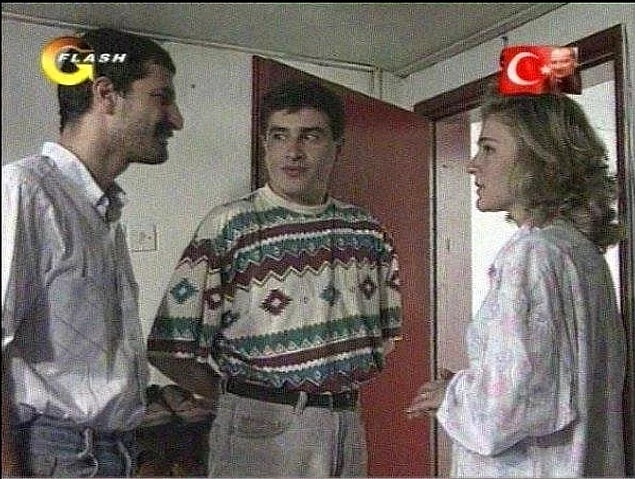 He bir de kendisiyle anılan kilim desenli tişörtü var ki, onu da atlarsak kalbimiz kurusun!