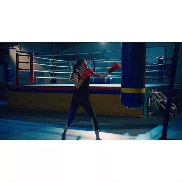 6. Ойкю Караель учиться драться для роли в сериале "Сердцебиение"