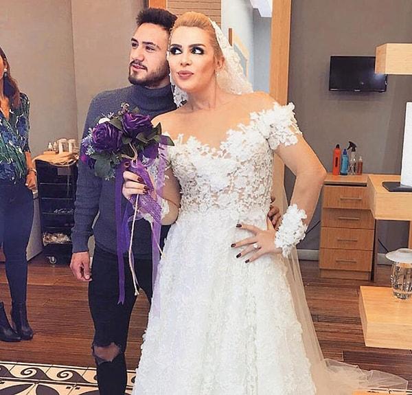 Sosyal medya fenomeni Selin Ciğerci ve futbolcu Gökhan Çıra, geçtiğimiz günlerde dillere destan bir düğünle evlenmişlerdi hatırlarsanız. Hatırlamazsanız fotoğrafa bakmanız yeterli...