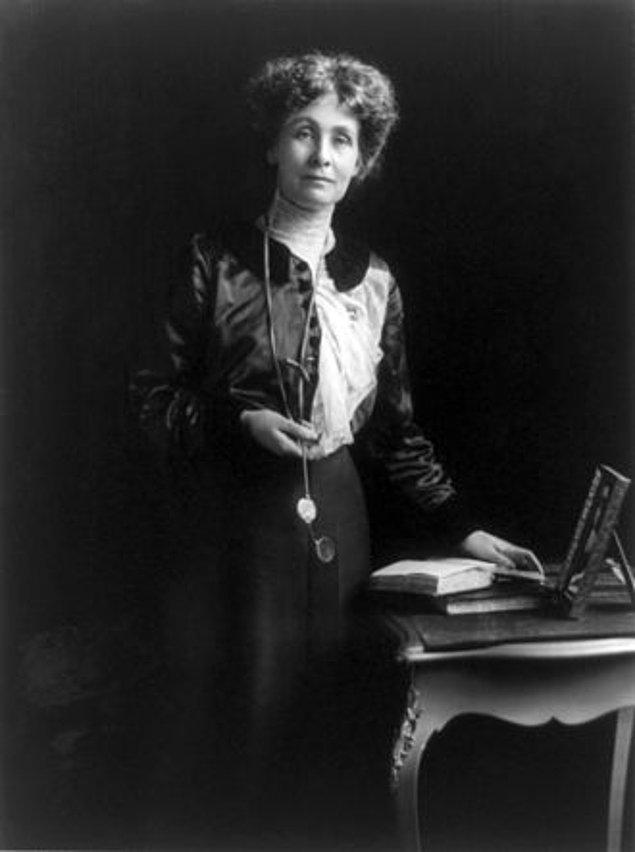 Doğum sertifikası başka türlü söylese de, kadın hakları aktivisti Emmeline Pankhurst doğum tarihinin Bastille Günü (14 Temmuz) olduğu konusunda hep ısrarcıydı.